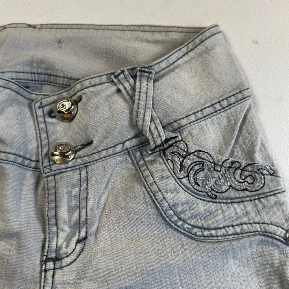 Y2K Capri Jeans Light Wash Colombian Denim Rhinestone Embroidered Low Rise Sz 10